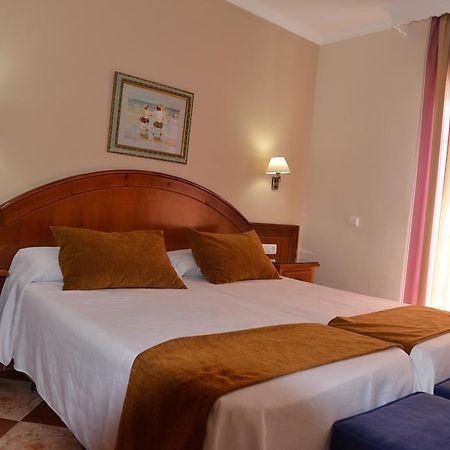 Hostal Cabo Roche Кониль-де-ла-Фронтера Экстерьер фото