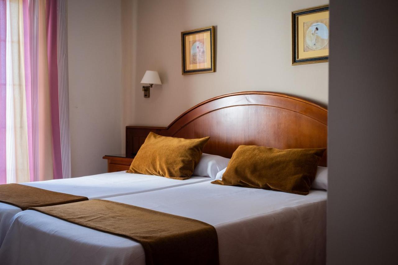 Hostal Cabo Roche Кониль-де-ла-Фронтера Экстерьер фото