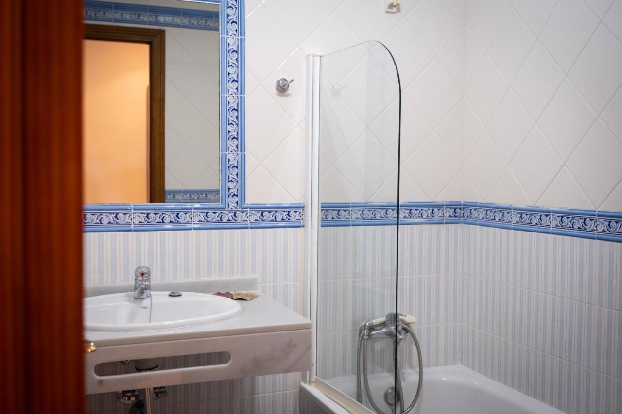 Hostal Cabo Roche Кониль-де-ла-Фронтера Экстерьер фото